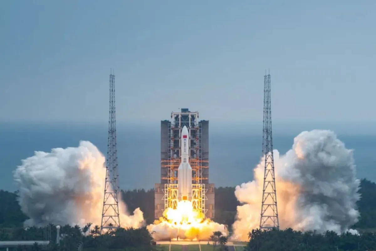 Četvrta raketa „Long Marč 5B“ poleće sa Venčanga noseći modul Mengtian, 31. oktobra 2022.